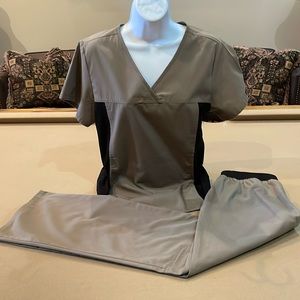 Cherokee ladies scrubs top (small) pant (x-small) stretchy waistband price firm